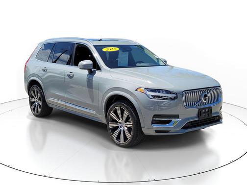 Vapour Grey Metallic 2025 Volvo XC90 Plug-In Hybrid Plus