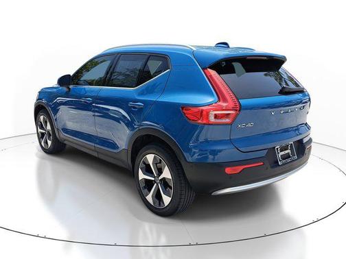 2023 Volvo XC40 B5 Plus Bright Theme