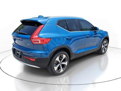 2023 Volvo XC40 B5 Plus Bright Theme