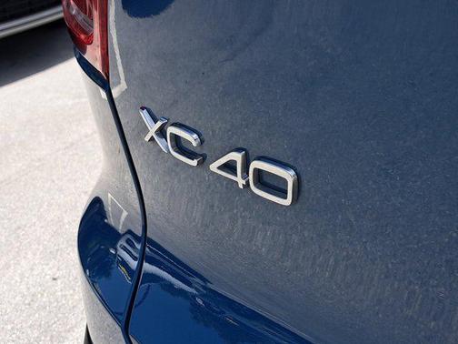 2023 Volvo XC40 B5 Plus Bright Theme