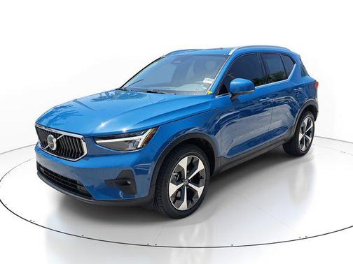 2023 Volvo XC40 B5 Plus Bright Theme