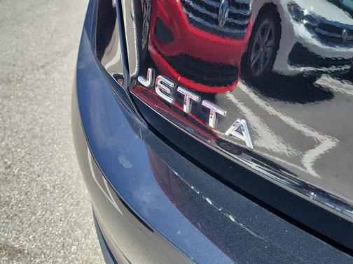 Deep Black Pearl 2024 Volkswagen Jetta 1.5T SE