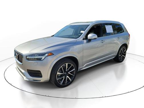 Bright Silver Metallic 2021 Volvo XC90 T6 Momentum