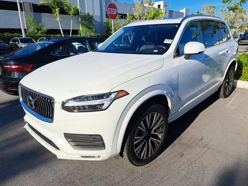 2022 Volvo XC90 T5 Momentum