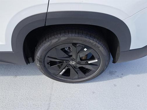 2025 Volkswagen Taos 1.5T SE Black