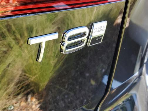 2025 Volvo XC60 Plug-In Hybrid Ultra, T8 AWD Electric/Gasoline, Dark