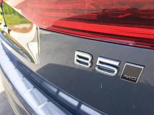 2026 Volvo XC60 B5 Core