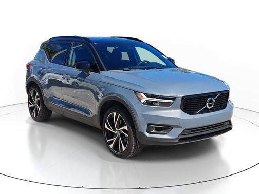 2022 Volvo XC40 T4 R-Design