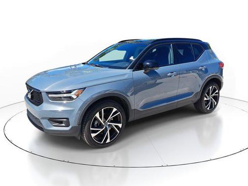 2022 Volvo XC40 T4 R-Design