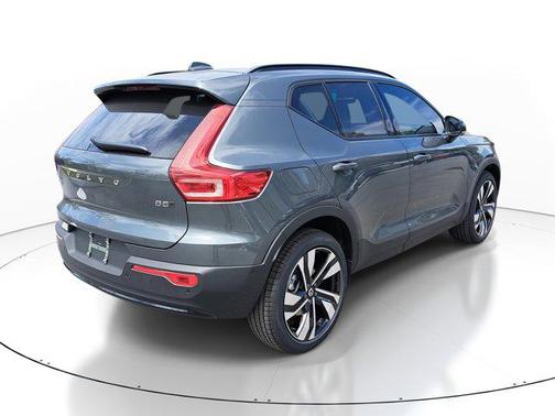 2026 Volvo XC40 B5 Ultra