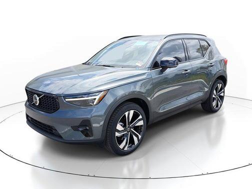 2026 Volvo XC40 B5 Ultra
