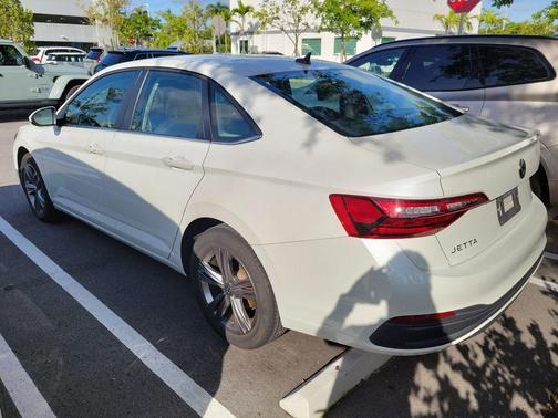 Opal White Pearl 2023 Volkswagen Jetta 1.5T SE