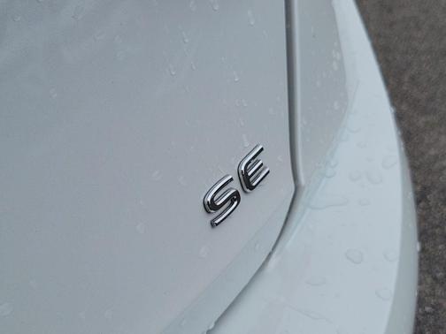 Opal White Pearl 2023 Volkswagen Jetta 1.5T SE