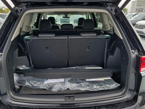 deep black pearl 2026 Volkswagen Atlas 2.0T SE w/Technology