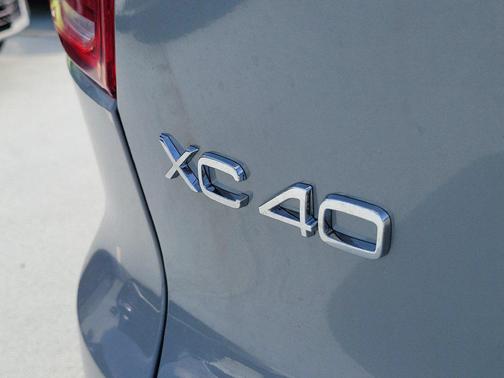 Vapour Grey Metallic 2026 Volvo XC40 Plus, B5 AWD Gas (mild hybrid), Dark