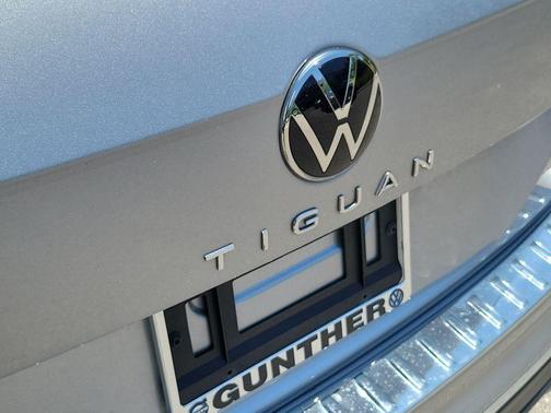 Silver Metallic 2023 Volkswagen Tiguan 2.0T SE
