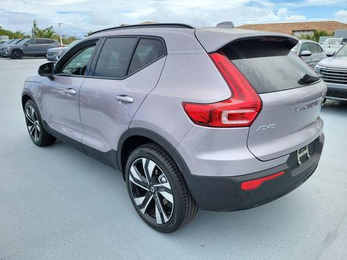 Crystal White 2026 Volvo XC40 Ultra, B5 AWD Gas (mild hybrid), Dark