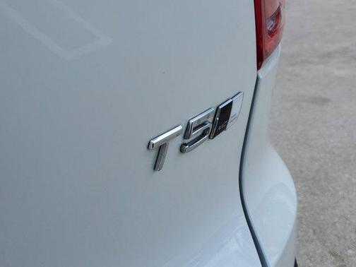2022 Volvo XC40 T5 Inscription