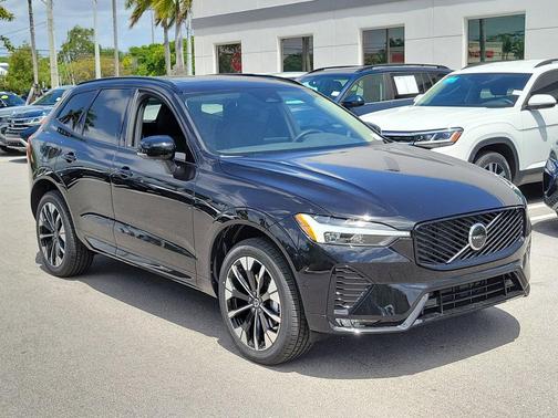 Onyx Black Metallic 2026 Volvo XC60 B5 Plus