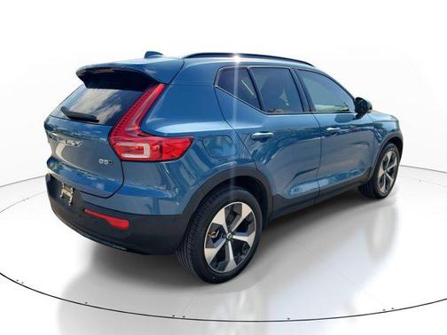 2024 Volvo XC40 B5 Plus Dark Theme