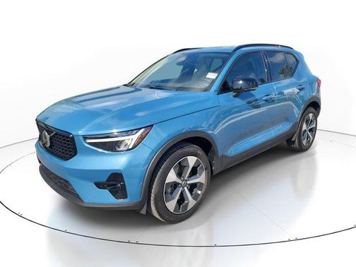 2024 Volvo XC40 B5 Plus Dark Theme