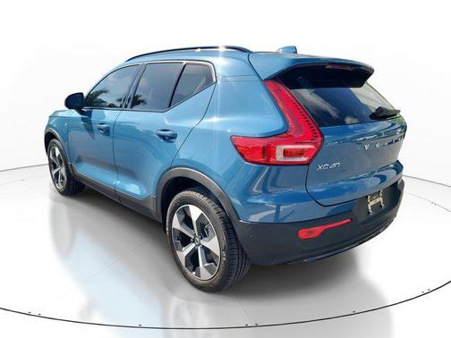 2024 Volvo XC40 B5 Plus Dark Theme