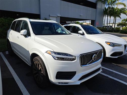 2020 Volvo XC90 T5 Momentum