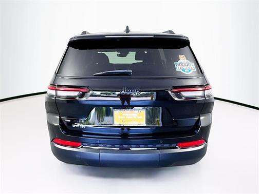 2022 Jeep Grand Cherokee L Laredo