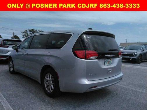 2023 Chrysler Voyager LX