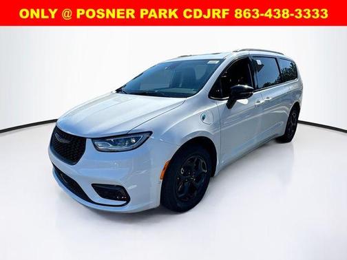 2025 Chrysler Pacifica Hybrid Select