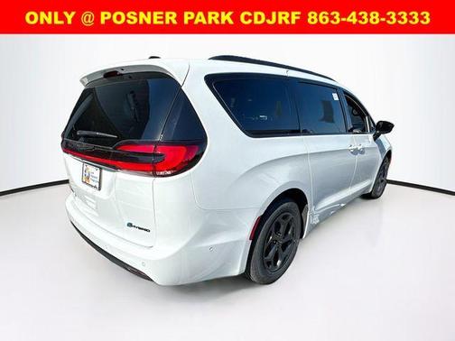 2025 Chrysler Pacifica Hybrid Select