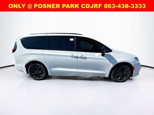 2025 Chrysler Pacifica Hybrid Select
