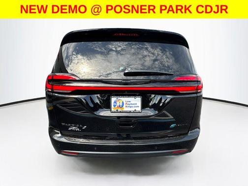 2025 Chrysler Pacifica Hybrid Select