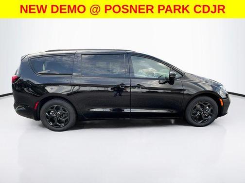 2025 Chrysler Pacifica Hybrid Select