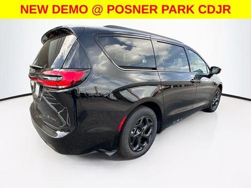 2025 Chrysler Pacifica Hybrid Select