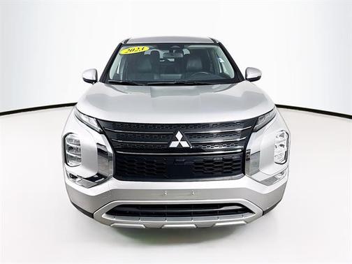 2023 Mitsubishi Outlander SE Special Edition