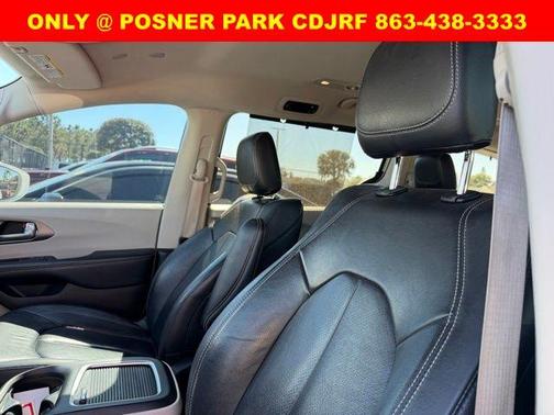 2022 Chrysler Pacifica Touring-L