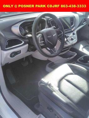 2024 Chrysler Pacifica Touring-L