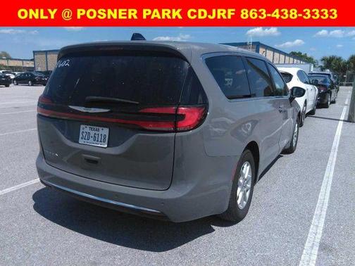 2023 Chrysler Pacifica Touring-L
