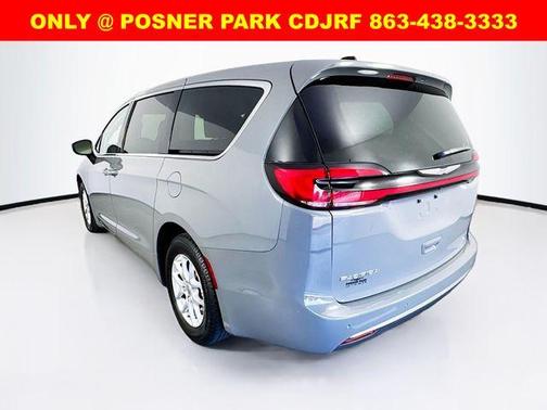 2023 Chrysler Pacifica Touring-L
