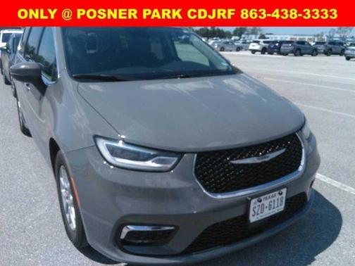 2023 Chrysler Pacifica Touring-L