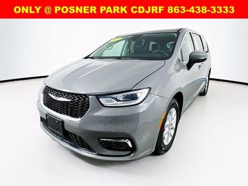 2023 Chrysler Pacifica Touring-L
