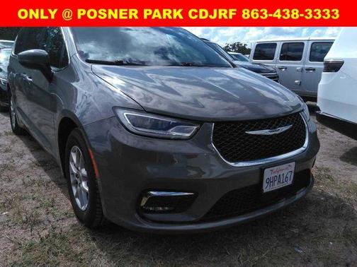 2023 Chrysler Pacifica Touring-L