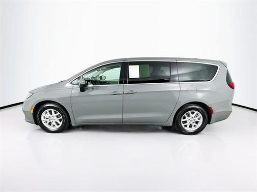 2023 Chrysler Pacifica Touring-L