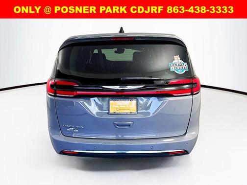 2023 Chrysler Pacifica Touring-L