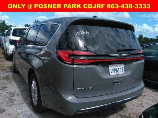 2023 Chrysler Pacifica Touring-L