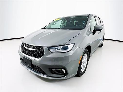 2023 Chrysler Pacifica Touring-L