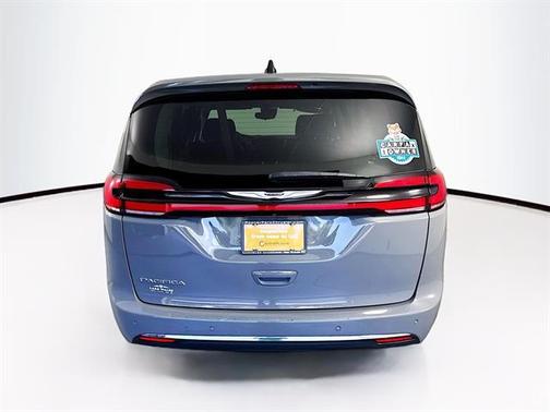 2023 Chrysler Pacifica Touring-L