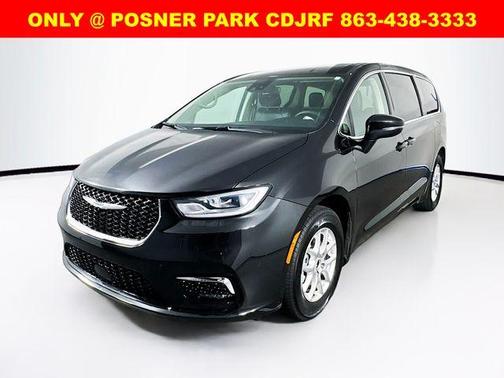 2023 Chrysler Pacifica Touring-L