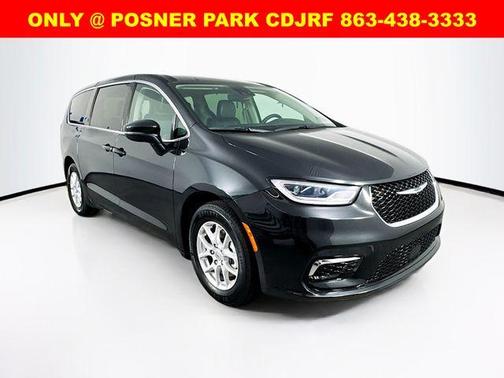 2023 Chrysler Pacifica Touring-L